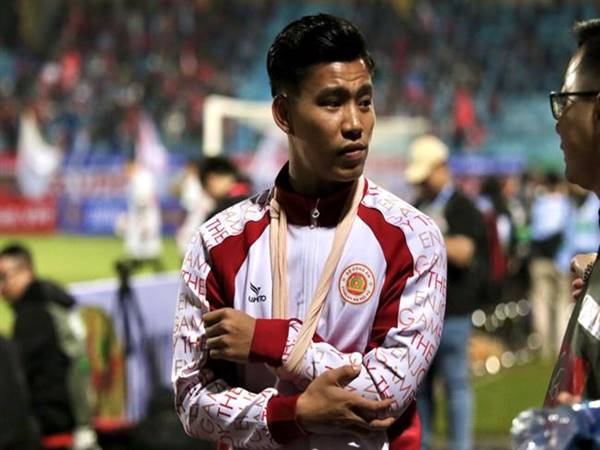 Bóng đá VN 10/2: Vũ Văn Thanh dính chấn thương sau trận ra mắt
