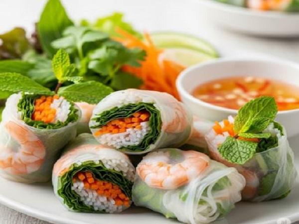Ý nghĩa chung khi mơ thấy ăn gỏi cuốn