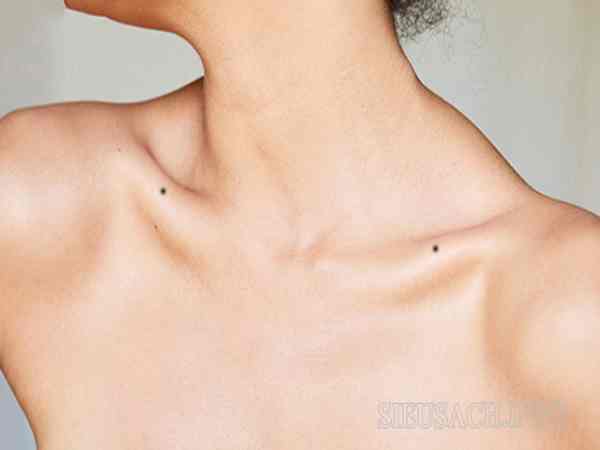 nốt ruồi ở xương quai xanh nữ