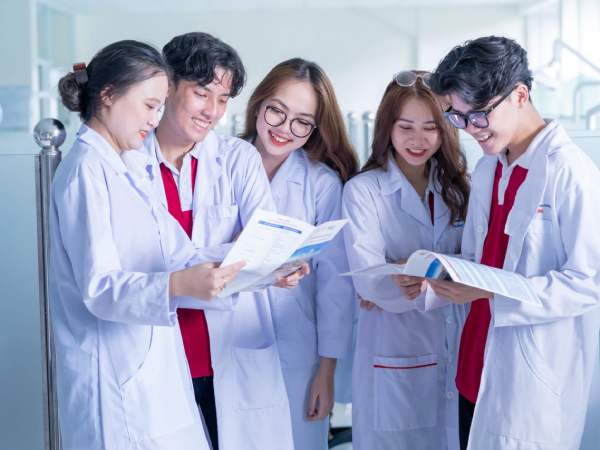 Phân tích ý nghĩa giấc mơ thấy bác sĩ chung chung