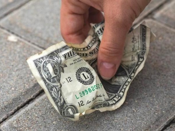 Nằm mơ thấy nhặt được tiền là điềm gì, số mấy trúng thưởng?