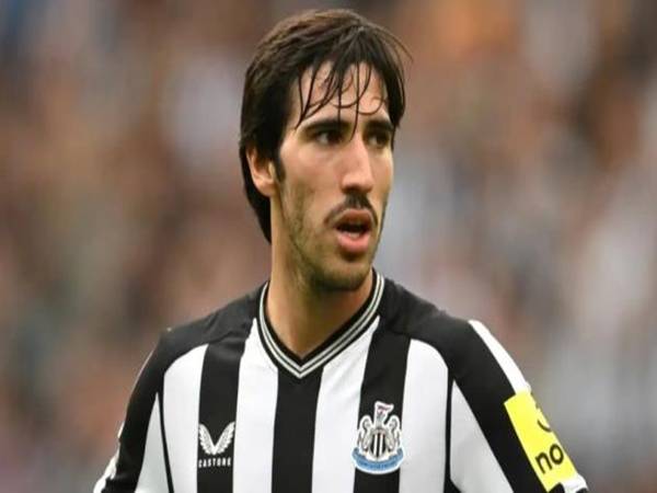 Newcastle nói “không” và lợi thế tuyệt đối trên bàn đàm phán